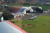 Z-526F po vzletu z dráhy 23 a pohled na hangár aeroklubu