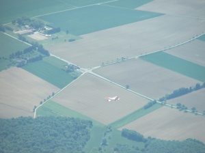 Podlétává nás airliner